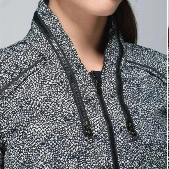 Lululemon Spring Forward Jacket
Plush Petal Black Ghost / Black 4 - Picture 4 of 14